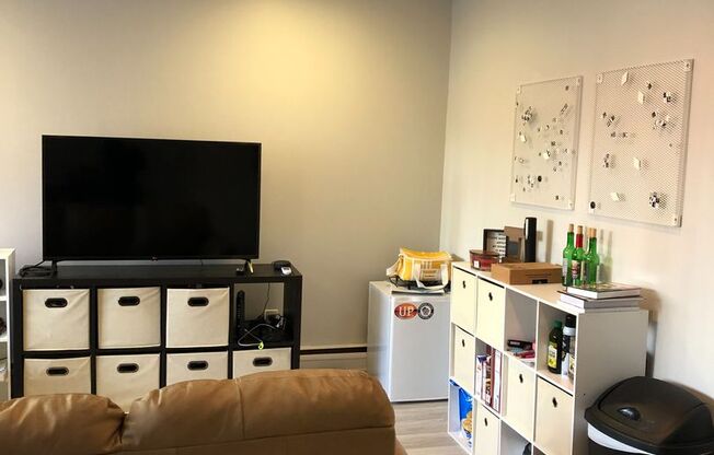 1 bed, 1 bath, 693 sqft, $1,750, Unit 04