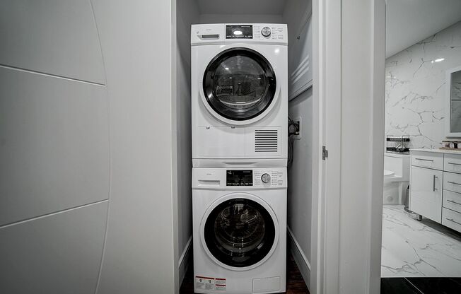 2 beds, 2 baths, 842 sqft, $2,300, Unit 524