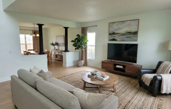 Spacious 4 bedroom 2.5 bathroom with loft in Poinciana!