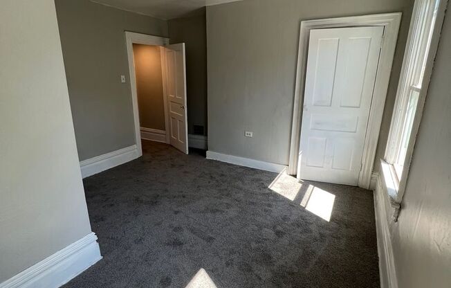 2 beds, 1 bath, $1,050