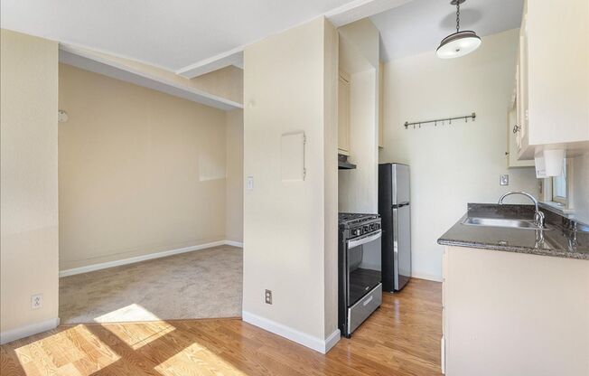 2241 San Jose Ave #D - 1 bedroom | 1 bath | Upper unit