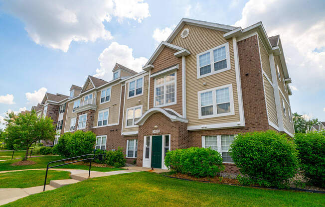 Premier Apartment Community at Trillium Pointe Apartment Homes, Jackson, MI