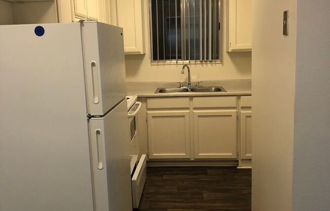1 bed, 1 bath, 620 sqft, $1,095, Unit 12