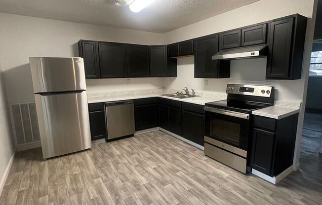 2 beds, 1 bath, $895