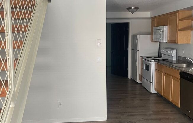 2 beds, 1 bath, 700 sqft, $1,400, Unit 220
