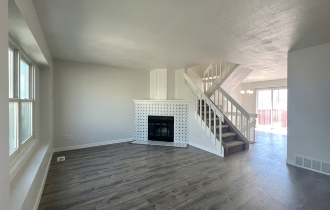3903 SMOKE TREE DR