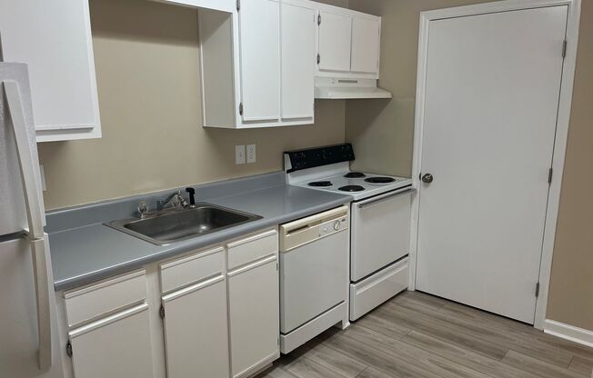 1 bed, 1 bath, 576 sqft, $1,250, Unit 16-H