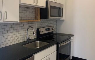 2 beds, 1 bath, 762 sqft, $1,595, Unit Room 410