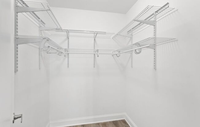 2 beds, 1 bath, $2,100, Unit 446