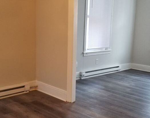 2 beds, 1 bath, $995, Unit 139 N. Church Street