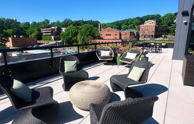 1 bed, 1 bath, 734 sqft, $2,595, Unit 318