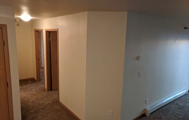 2 beds, 2 baths, 894 sqft, $1,195, Unit 615-305