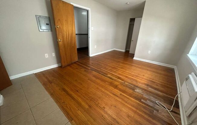 Studio, 1 bath, 280 sqft, $990, Unit A32