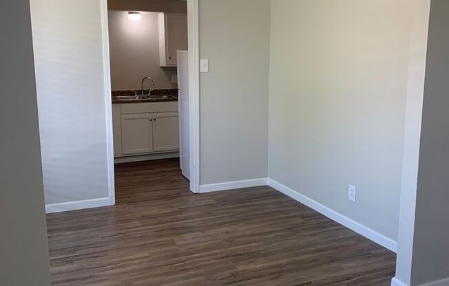 2 beds, 1 bath, 918 sqft, $1,249, Unit F219