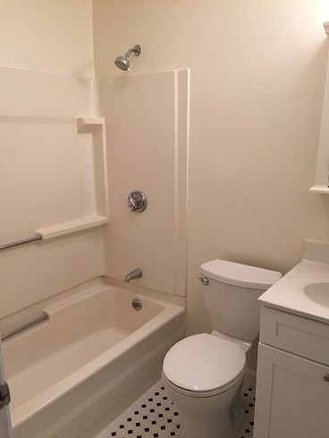 3 beds, 1 bath, 850 sqft, $4,200, Unit 5(3B)