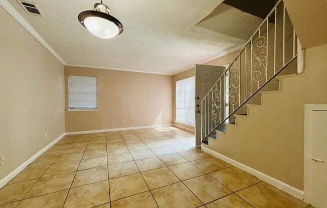 1 bed, 1 bath, 725 sqft, $1,300, Unit 1002