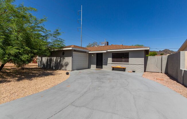 Fully Furnished 3 bedroom home in Phoenix!