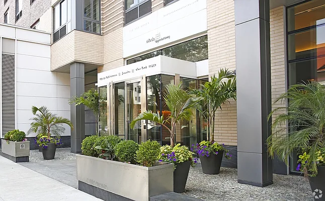 Studio, 1 bath, $2,688, Unit 1017
