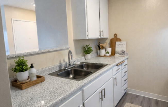 2 beds, 1 bath, 896 sqft, $1,895, Unit 091