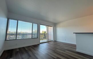 2 beds, 1 bath, $1,795, Unit 403