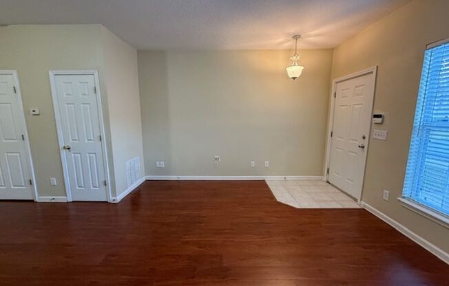 Nice 2 bedroom townhome for rent in Drayton Park!