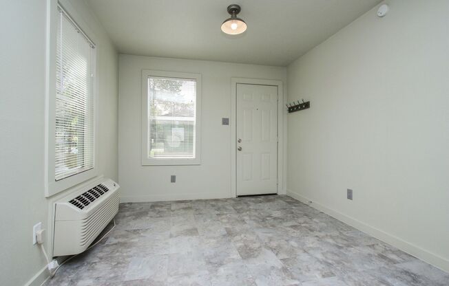 E 32Nd Street 505 1/2