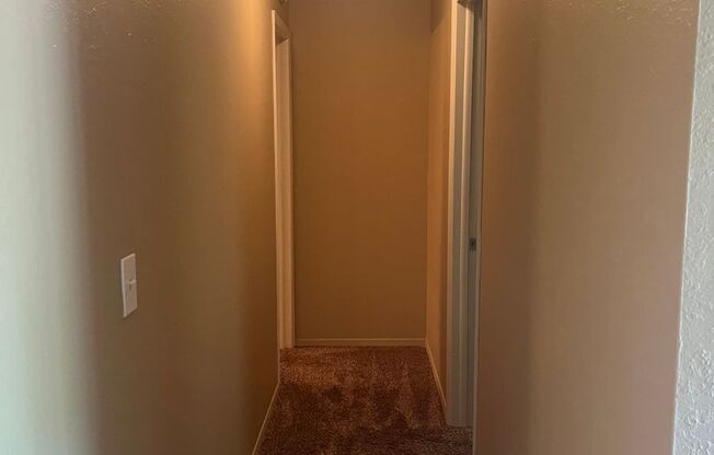 1 bed, 1 bath, 850 sqft, $1,075, Unit 10-21