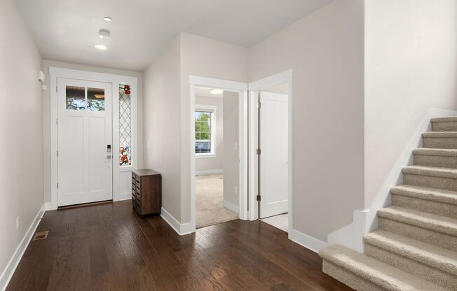 Gorgeous 4 Bedroom Camas Home With Generous Amenities!