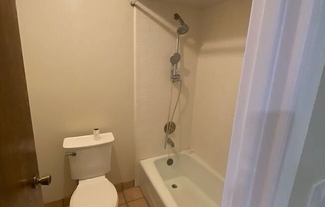 2 beds, 2 baths, $1,900, Unit UNIT 2