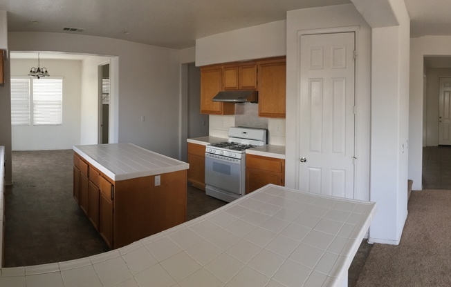 4 Bedroom / 4 Bathroom Perris Home