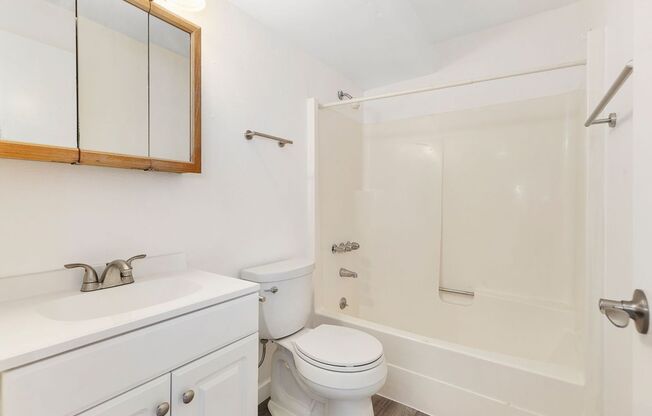 2 beds, 1 bath, 820 sqft, $1,895, Unit 105