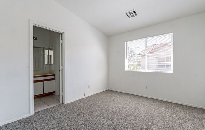 3 beds, 2.5 baths, $1,945, Unit UNIT 1096