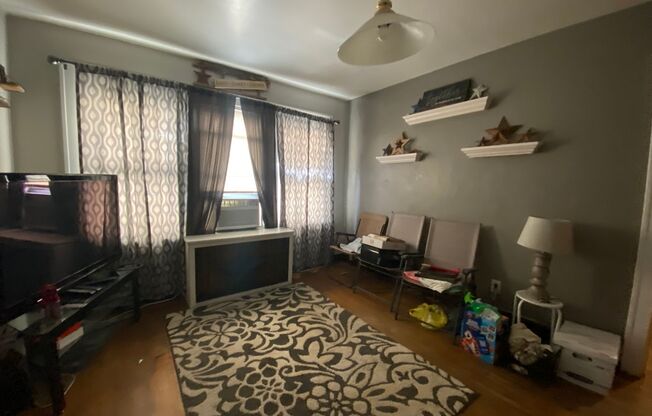 2 beds, 1 bath, $1,095, Unit 183-2