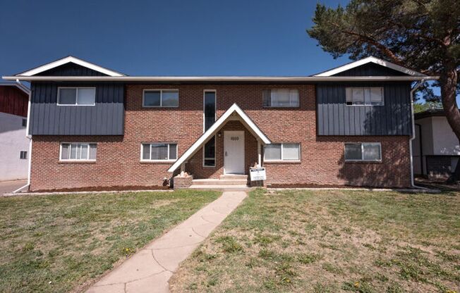 1660 Moore Ave.