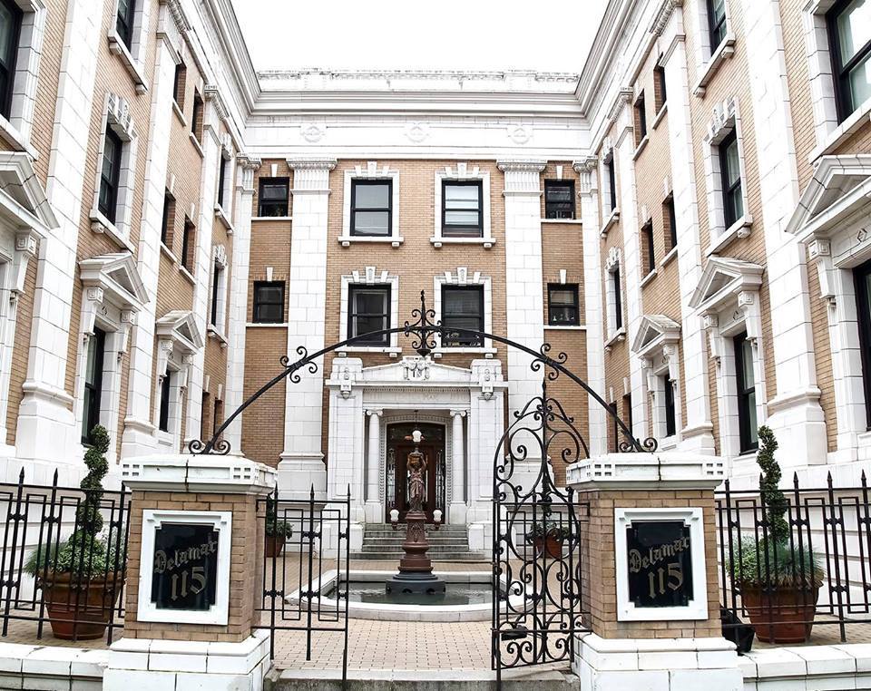 115 W Olympic Pl