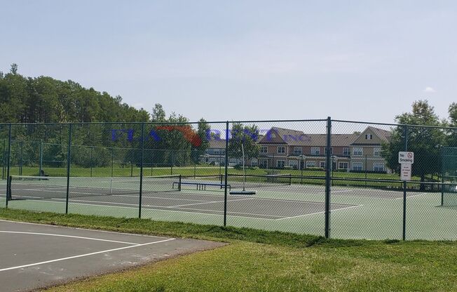 4 BR / 3 FULL BATH (INCLUDES 2 MASTERS) 2 STORY (NEAR DISNEY!) GATED COMMUNITY WITH COMMUNITY POOL!**