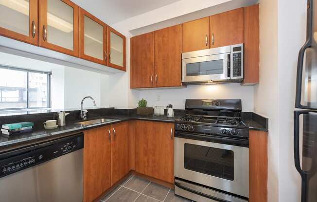 1 bed, 1 bath, $4,885, Unit 916