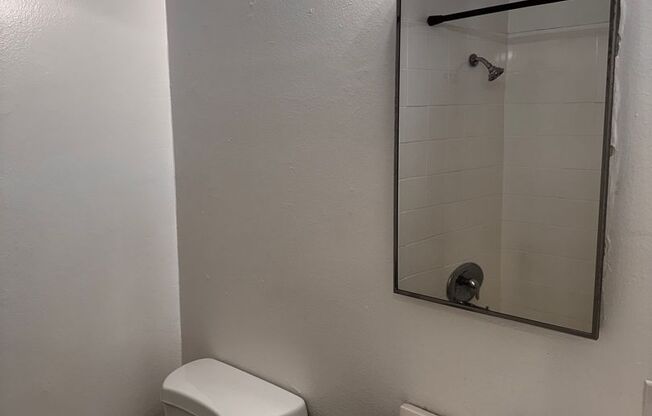 2 beds, 1 bath, 800 sqft, $2,450, Unit 07