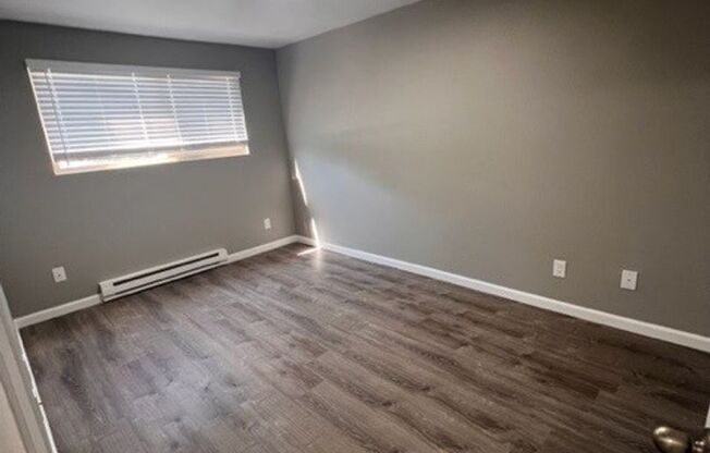 2 beds, 1 bath, 750 sqft, $1,700, Unit #303