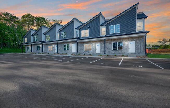 3 beds, 2.5 baths, 1,300 sqft, $1,500, Unit 41