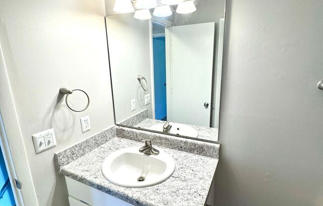 2 beds, 1.5 baths, 1,100 sqft, $1,099, Unit 722-A