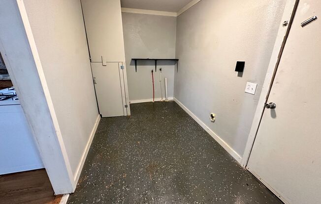 3 beds, 1 bath, $950