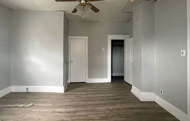 2 beds, 1 bath, $1,100