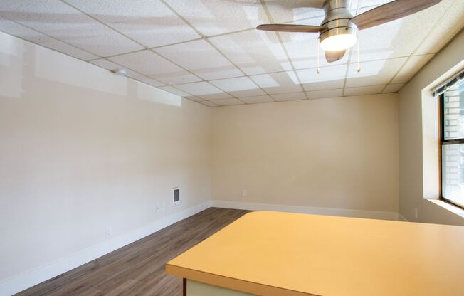 Corner Studio in the Heart of NW w/ Dishwasher!
