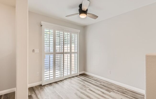 Beautiful and Nicely Remodeled Henderson Townhome!