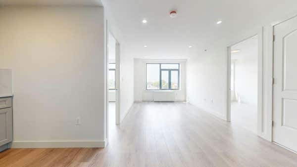 2 beds, 1 bath, 750 sqft, $3,300, Unit 7F