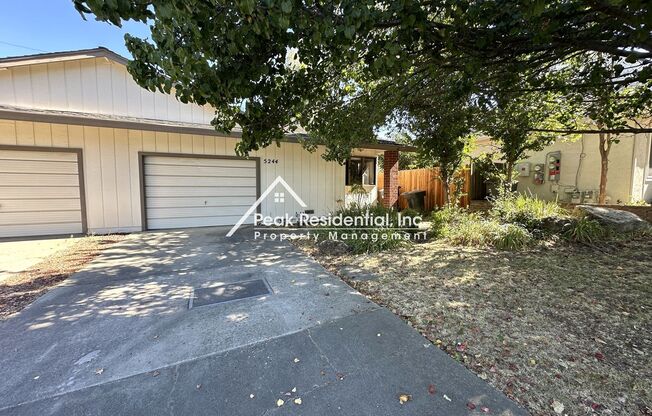 A Nice Fair Oaks 2bd/2ba Duplex with Garage near Madison & Sunrise Blvd