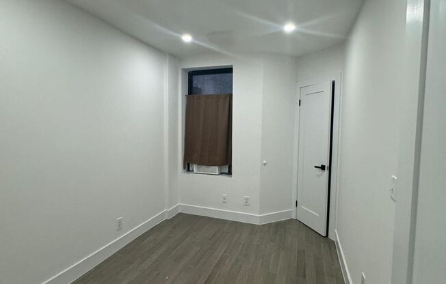 1 bed, 1 bath, $2,500, Unit 2B2