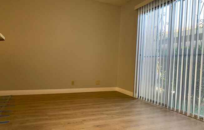 Community Pool and Spa. 2 Story, 2 Bedrooms, All Bedroom upstairs. New remodel kitchen with white cabinets, new sink and faucet, granite countertops, new bathroom granite countertops, new sinks and new faucets. Luxury Vinyl Plank flooring. Easy exit to Th