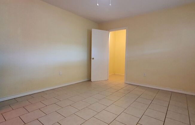 16 E Avenue G